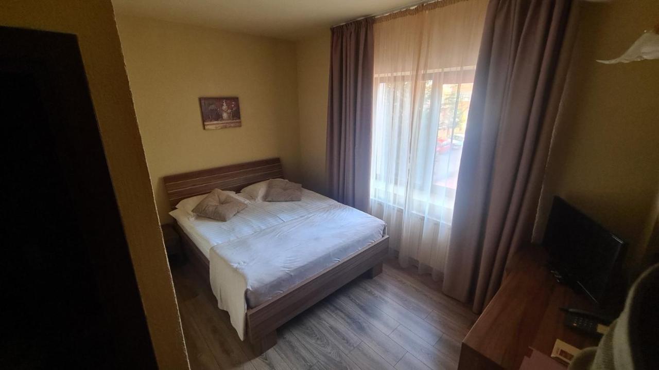 Hotel Gema Braşov Buitenkant foto